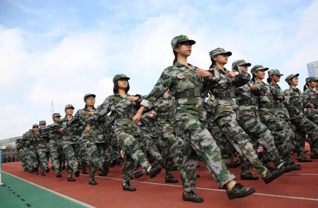 大学军训必备指南:天数、内容、作息全解答