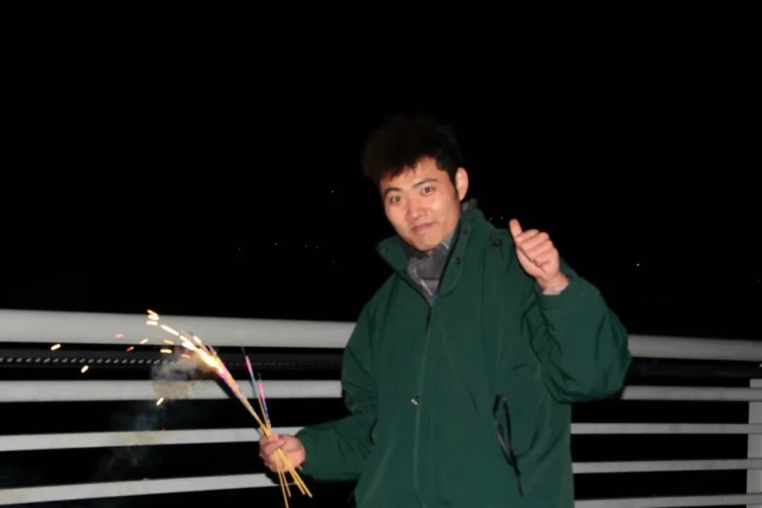 贷款上学、负债上班的00后