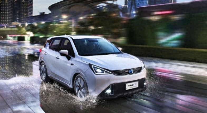 新能源汽车迎利好升级，绿色出行省钱省事，充电停车超划算