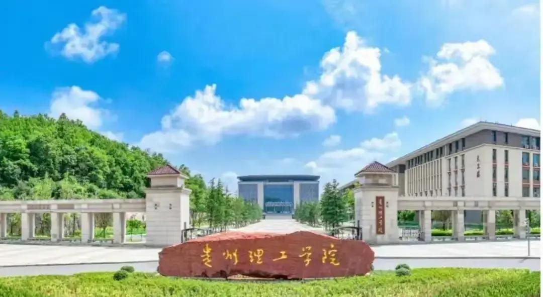 大学就业新思路:不上名校也能端铁饭碗