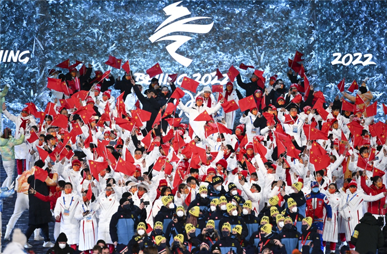 冰雪传递春天的讯息:中国与世界共同走向未来——写在北京冬奥会闭幕式上