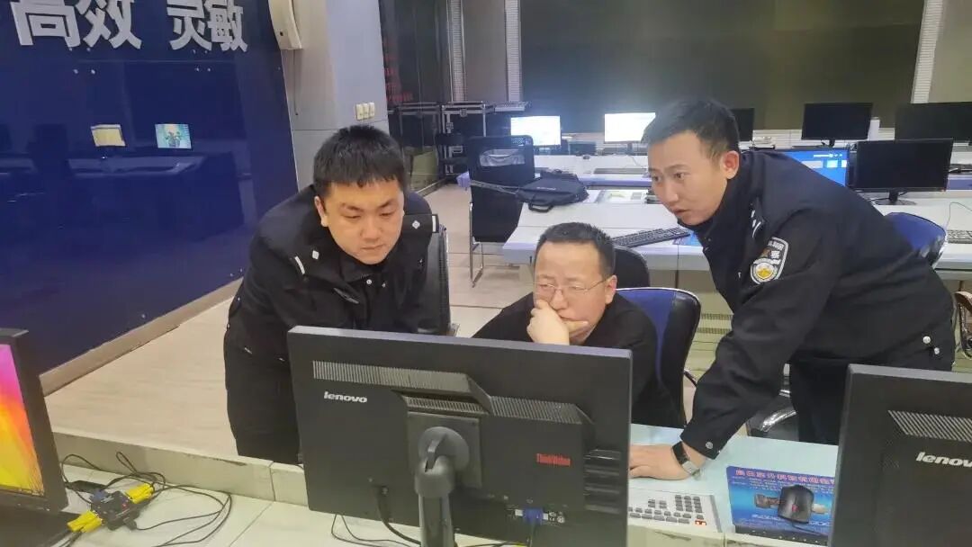 内蒙古高速交警破获跨省盗车案,追回被盗车辆获锦旗