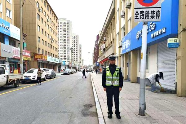 梅河新区交警支队联合多部门整治城区交通秩序,严查违章行为