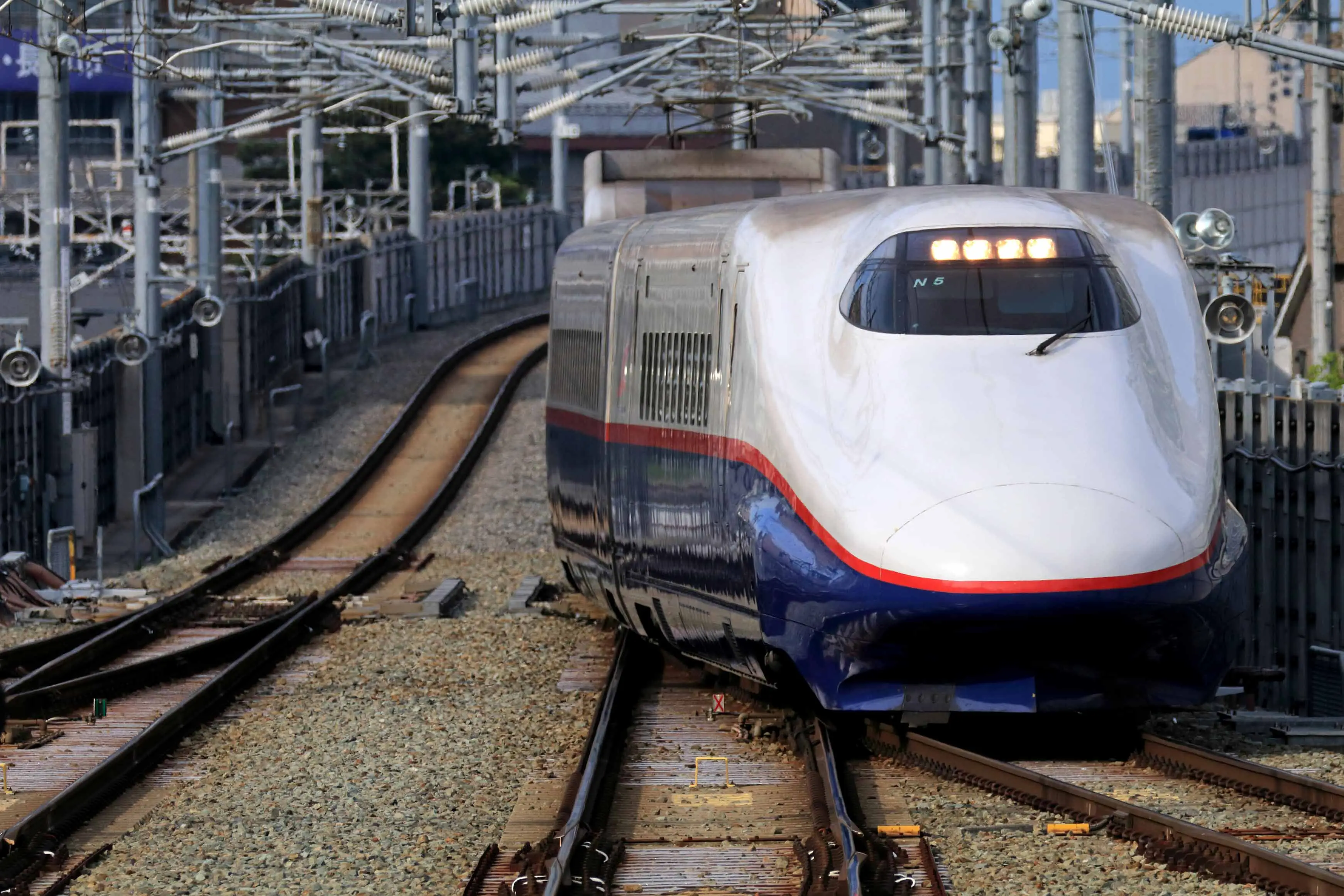 探寻世界最快高速列车,日本L0与中国复兴号的速度传奇