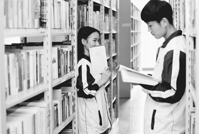 大学恋爱成风尚，走进真实校园爱情，看当代恋爱观新风貌