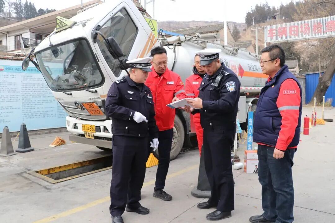 2026年春运天水公安交警深入客运企业开展违章安全教育