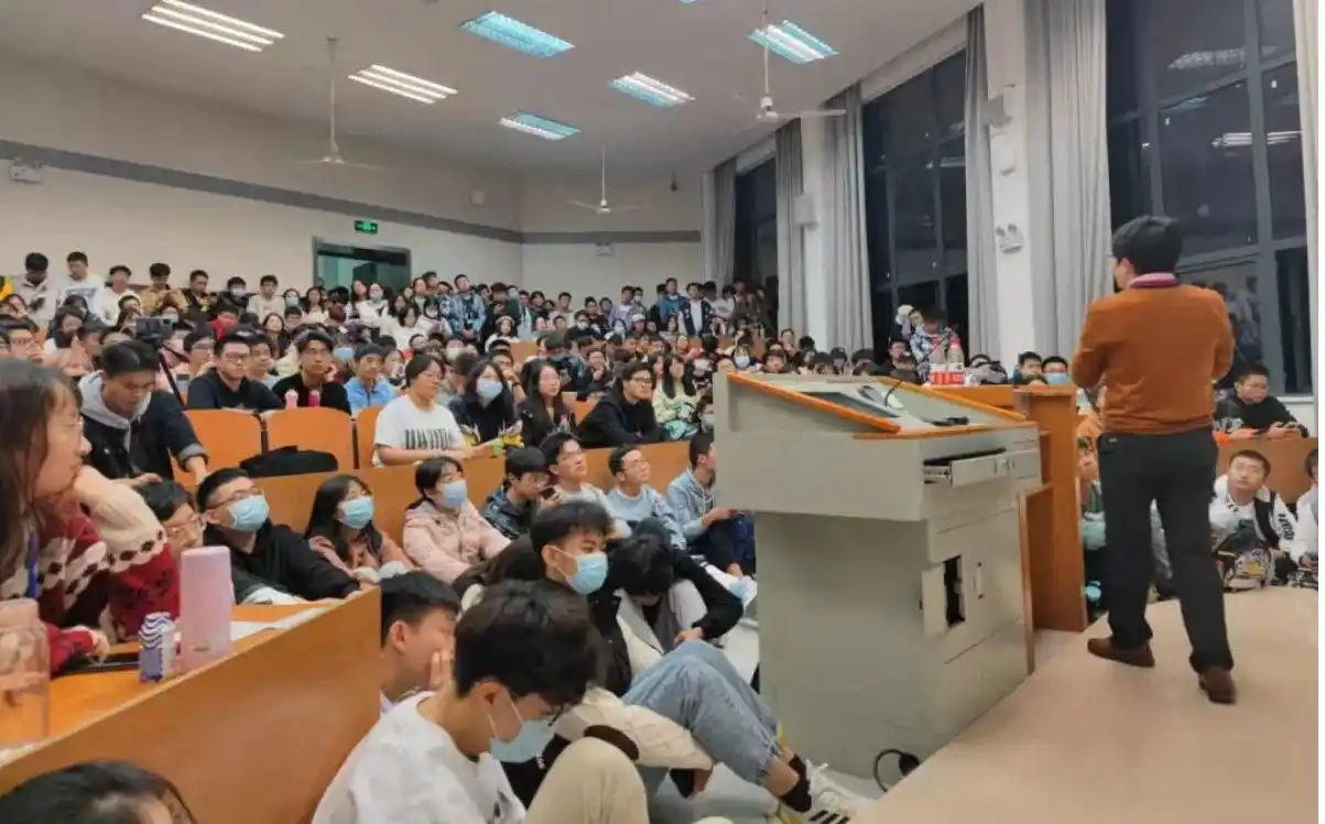 教育部鼓励高校加强恋爱心理教育，大学生恋爱课需求强烈